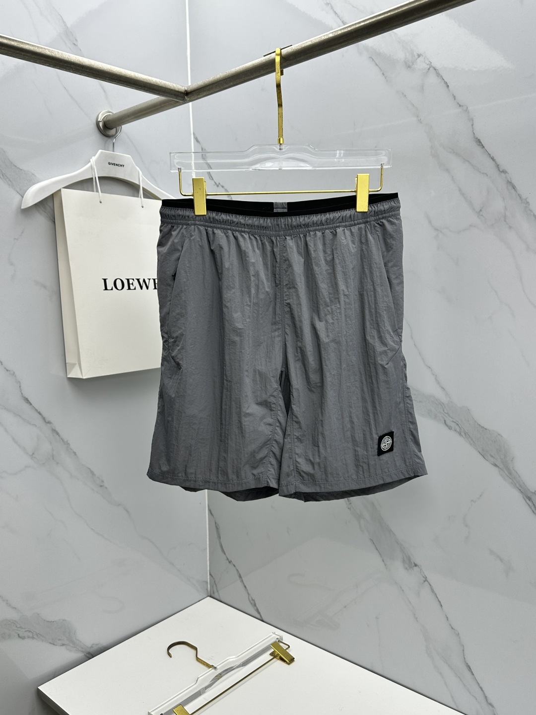 NO:835155,STONE ISLAND 26ss spring and summer exclusive new casual pants drawstring shorts high-end version!  Quick-drying fabric with high breathability and comfort, non-sticky, impeccable details, brand element design concept, reflecting high quality. It presents casual tailoring and the upper body shape is awesome!  rr code number:S-XXL,,shorts,19860909STONE ISLAND石头岛 26ss春夏专供新款休闲裤抽绳短裤 高端版本！速干面料 透气舒适度高,不粘腻,细节无可挑剔,品牌元素设计理念,体现高品质.呈现休闲裁剪,上身版型超赞！rr 码数:S-XXL,,shorts,,Men's clothing