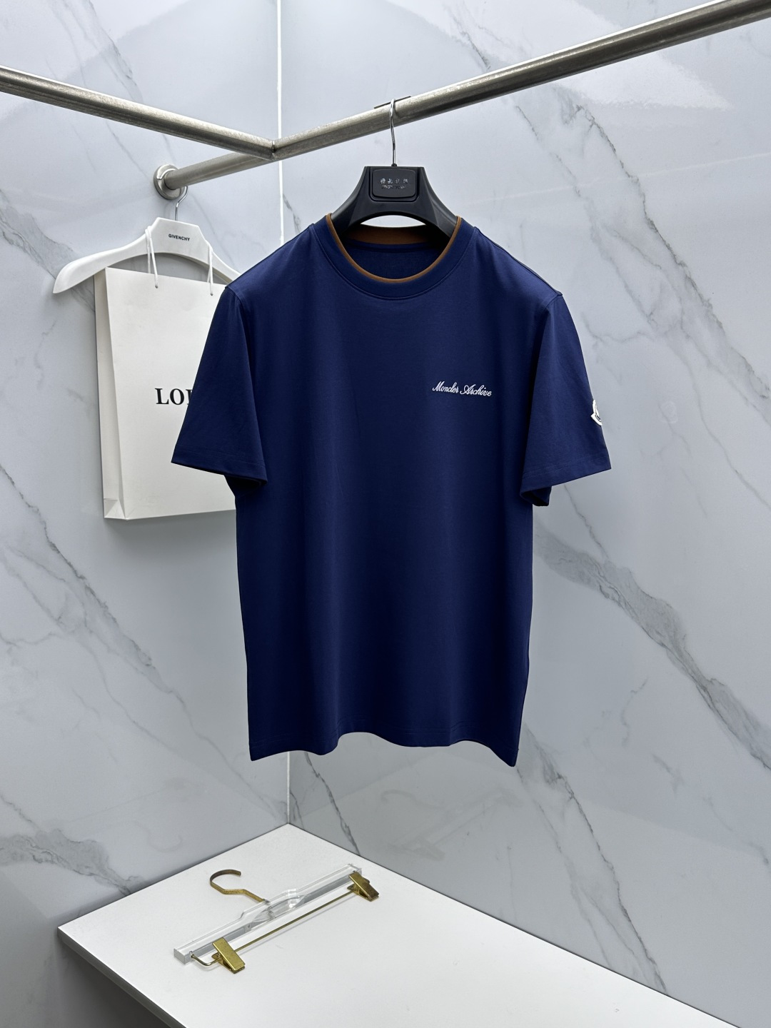 🆕Loro Piana 春夏新款首发专柜最新款短袖圆领T恤 高端订制 设计前卫时尚！品牌logo工艺设计