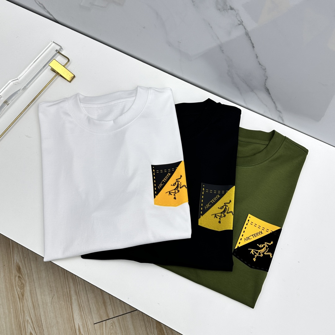 NO:835187,ARCTERYX spring and summer new launch counter latest short-sleeved round neck T-shirt, high-end custom design, avant-garde and fashionable!  Brand logo process design, customized mercerized cotton fabric. Soft to the touch. Comfortable to wear. Counter-level exquisite stitching. Fine workmanship. The upper body effect is incomparably handsome!  A must-have item for a stylish man!  xh size M-3XL,arc'teryx,T-shirt,tees,t-shirt,19860909ARCTERYX始祖鸟 春夏新款首发专柜最新款短袖圆领T恤 高端订制 设计前卫时尚！品牌logo工艺设计 定制丝光棉面料.手感柔软.穿着舒适.专柜级别精致车线.做工精细.上身效果无敌帅气！型男必备单品！xh 码数M-3XL,arc'teryx,T-shirt,tees，t-shirt,,Men's clothing