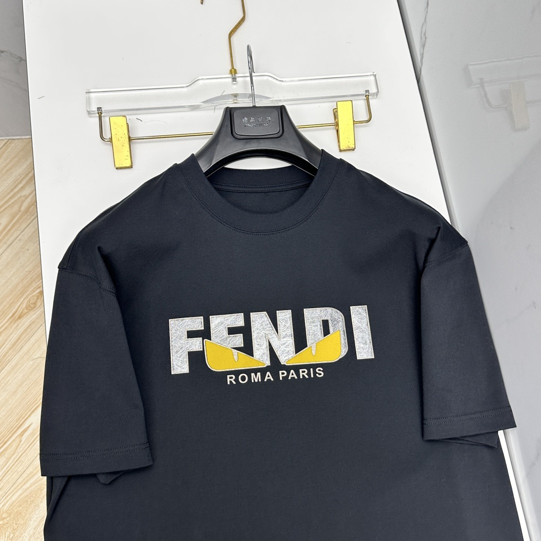 🆕Fendi芬迪 春夏新款首发专柜最新款短袖圆领T恤 高端订制 设计前卫时尚！品牌logo工艺设计 定制
