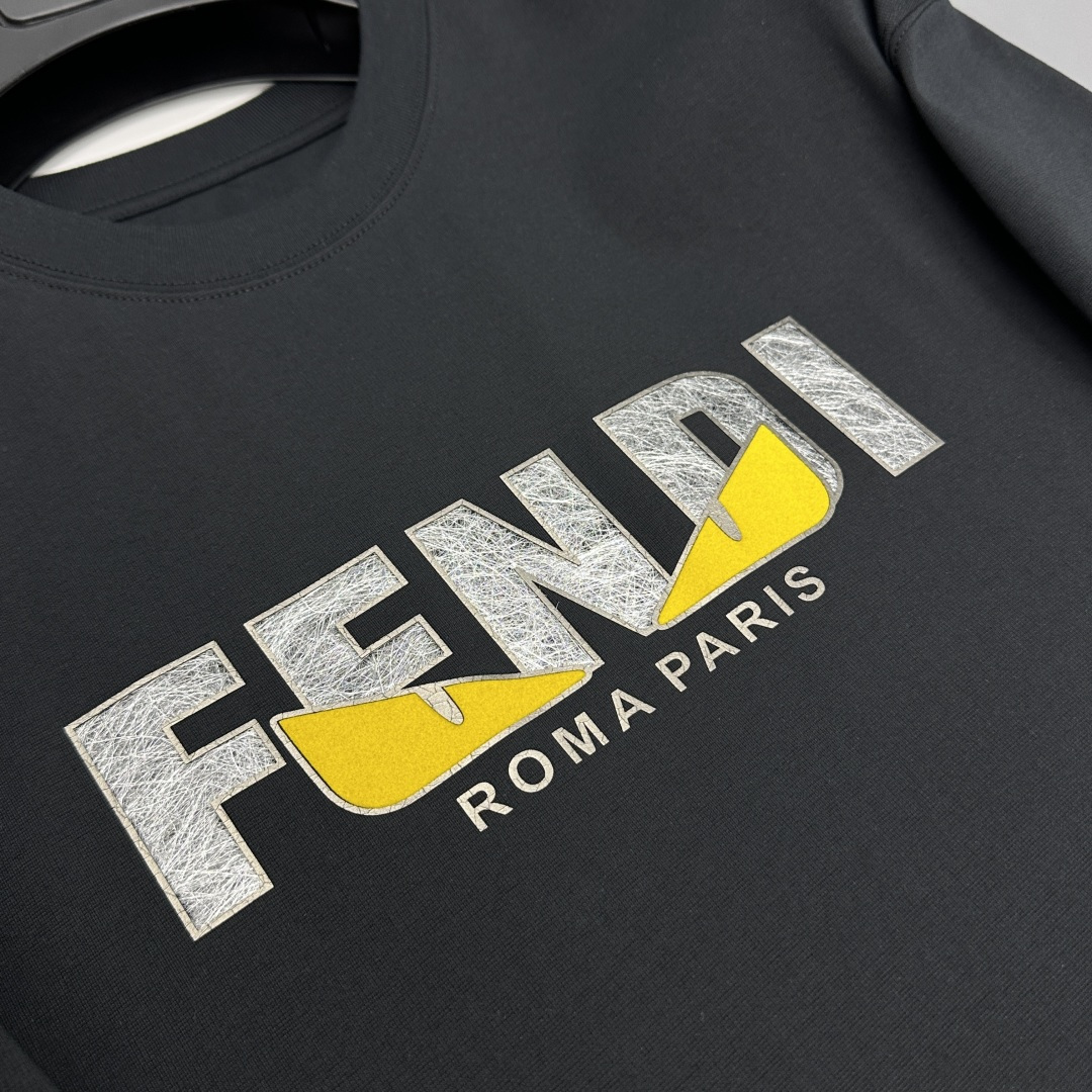 🆕Fendi芬迪 春夏新款首发专柜最新款短袖圆领T恤 高端订制 设计前卫时尚！品牌logo工艺设计 定制