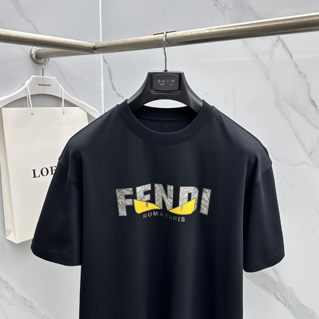 🆕Fendi芬迪 春夏新款首发专柜最新款短袖圆领T恤 高端订制 设计前卫时尚！品牌logo工艺设计 定制