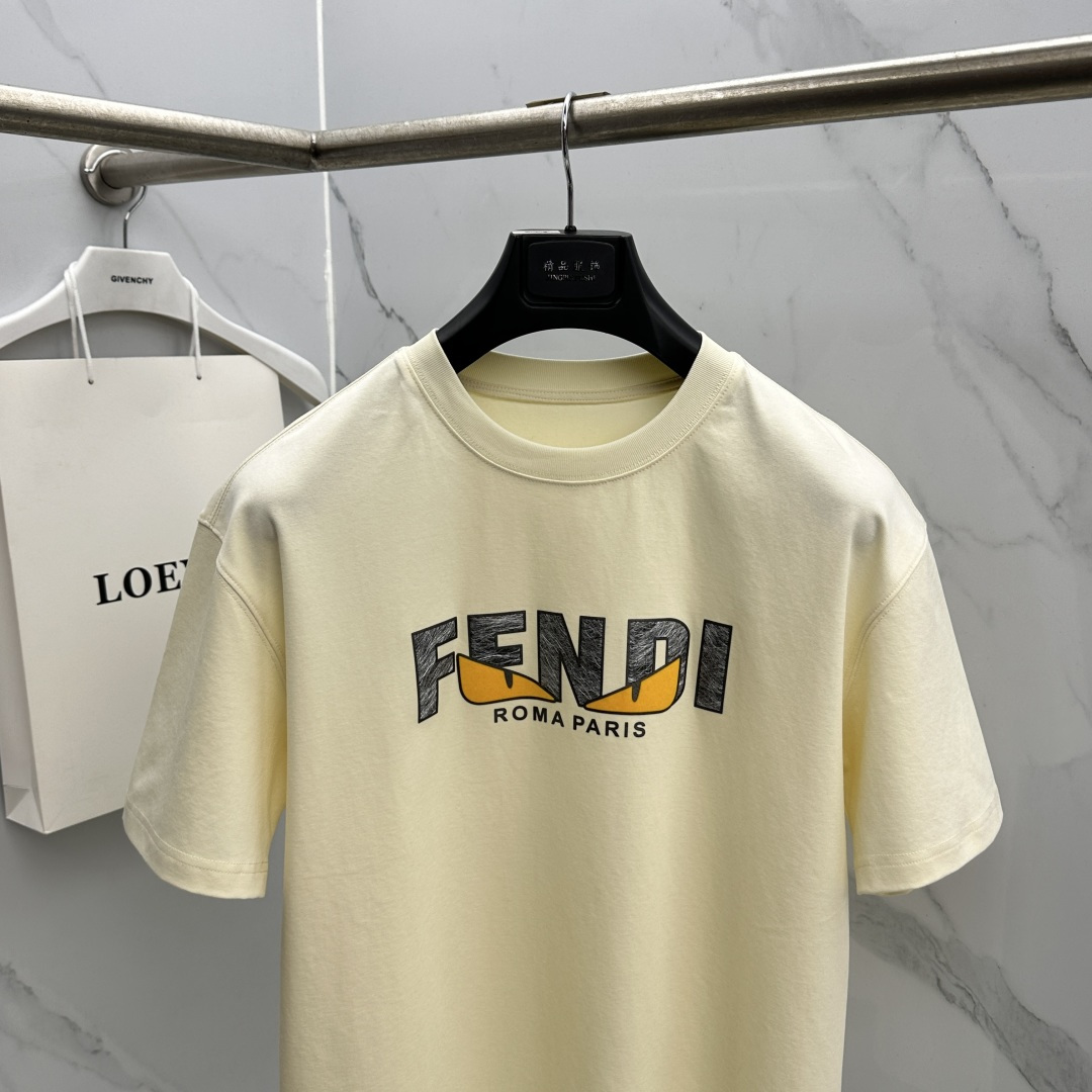 🆕Fendi芬迪 春夏新款首发专柜最新款短袖圆领T恤 高端订制 设计前卫时尚！品牌logo工艺设计 定制