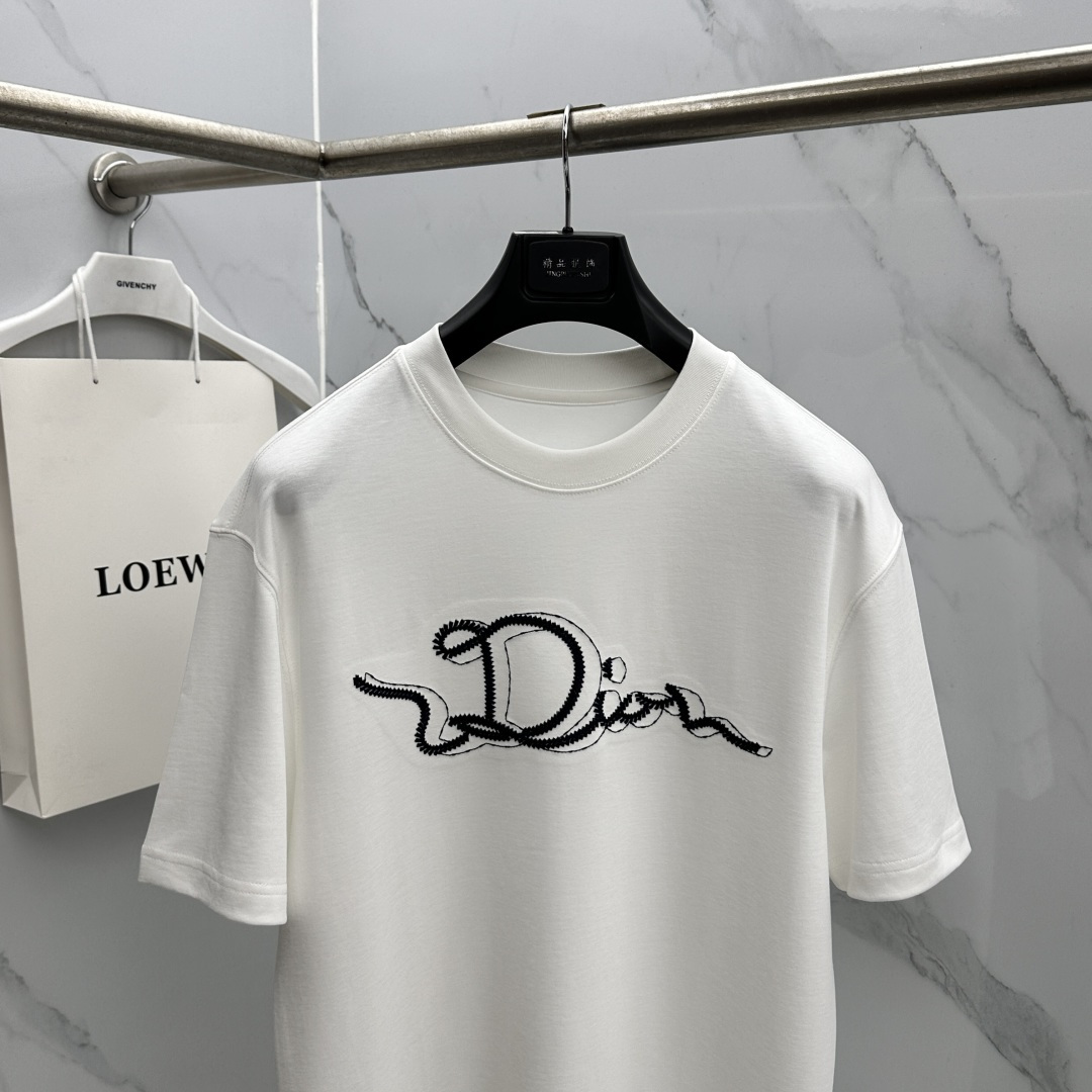 🆕Dior迪奥 春夏新款首发专柜最新款短袖圆领T恤 高端订制 设计前卫时尚！品牌logo工艺设计 定制丝