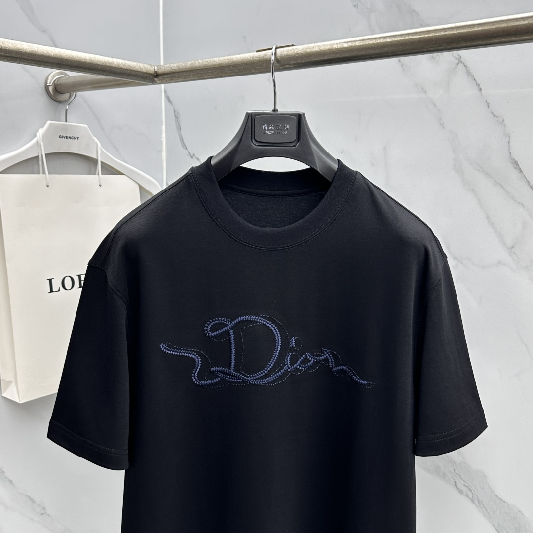 🆕Dior迪奥 春夏新款首发专柜最新款短袖圆领T恤 高端订制 设计前卫时尚！品牌logo工艺设计 定制丝