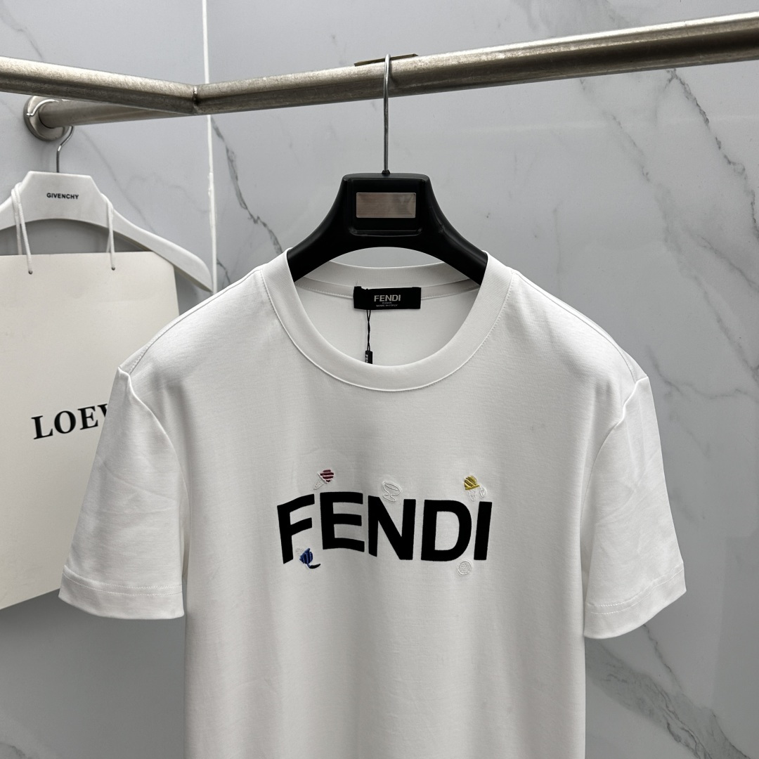 🆕Fendi芬迪 春夏新款首发专柜最新款短袖圆领T恤 高端订制 设计前卫时尚！品牌logo工艺设计 定制