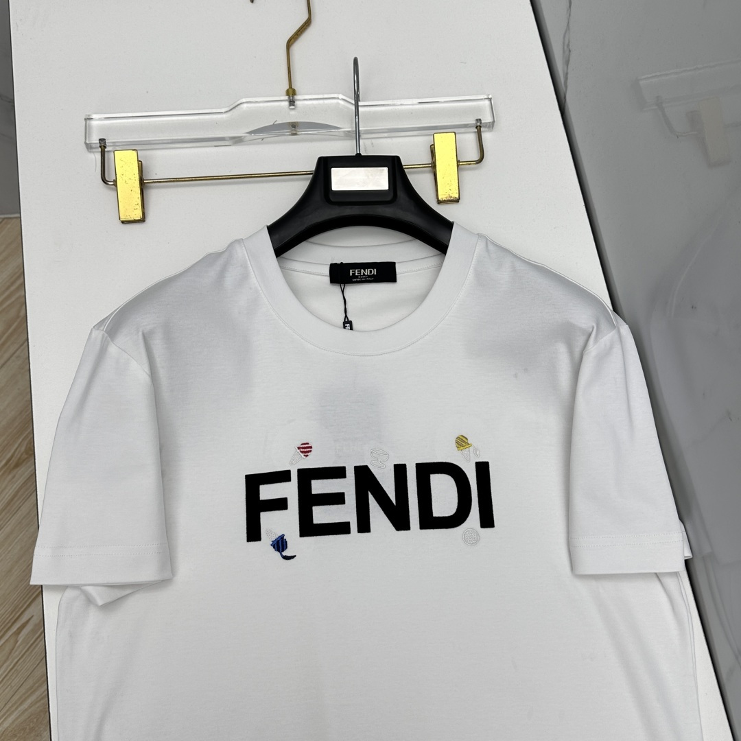 🆕Fendi芬迪 春夏新款首发专柜最新款短袖圆领T恤 高端订制 设计前卫时尚！品牌logo工艺设计 定制