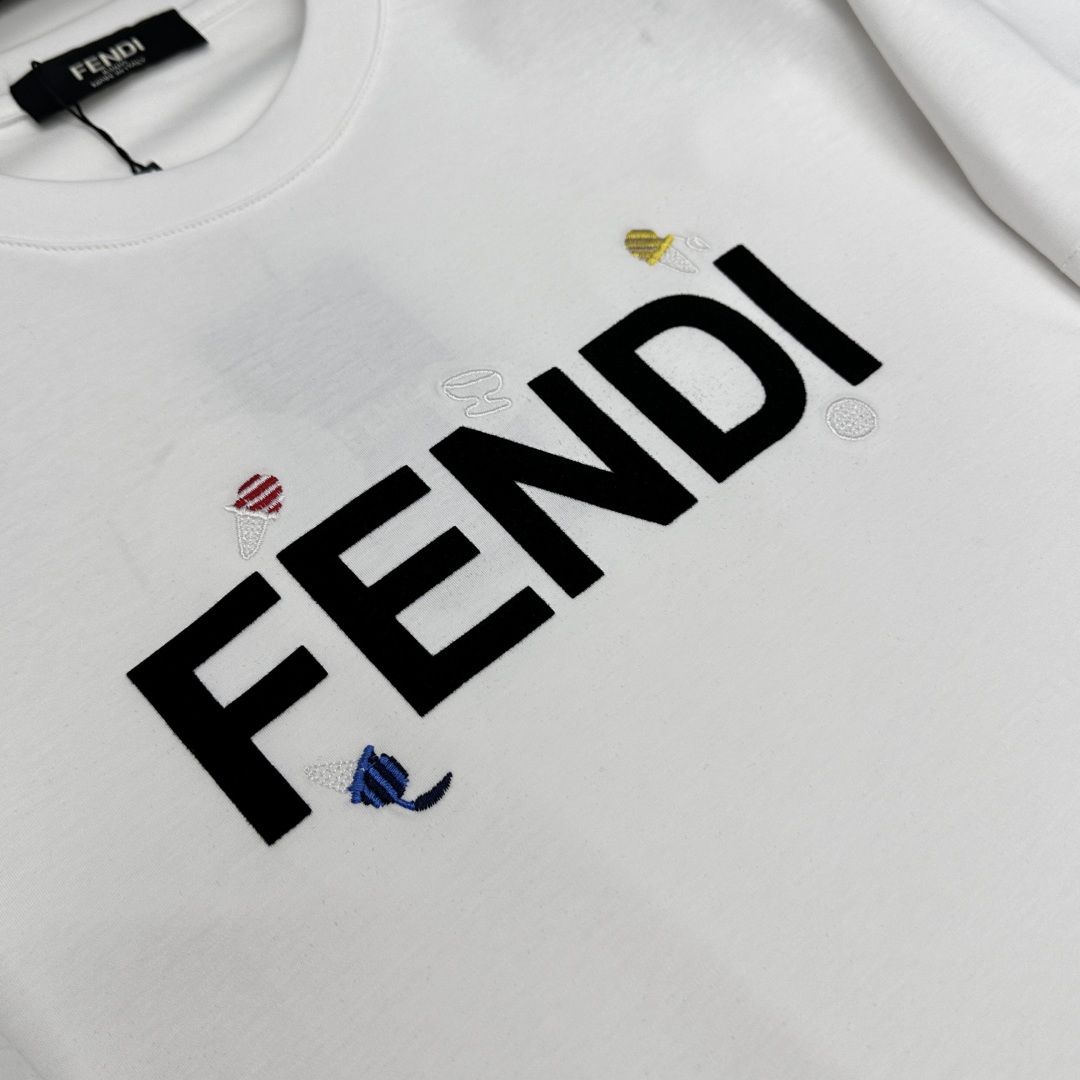 🆕Fendi芬迪 春夏新款首发专柜最新款短袖圆领T恤 高端订制 设计前卫时尚！品牌logo工艺设计 定制
