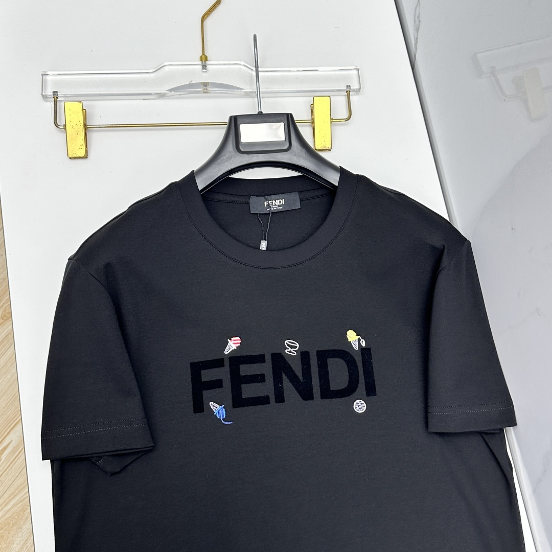 🆕Fendi芬迪 春夏新款首发专柜最新款短袖圆领T恤 高端订制 设计前卫时尚！品牌logo工艺设计 定制