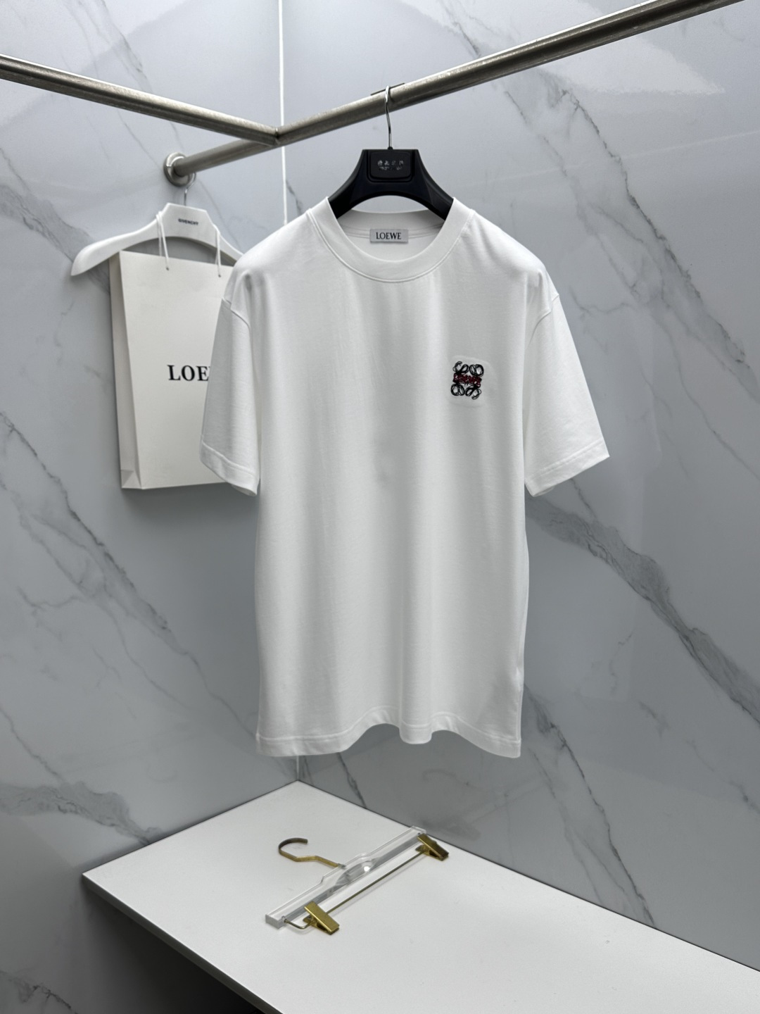 🆕LOEWE罗意威 新款首发专柜最新款短袖圆领T恤 高端订制 设计前卫时尚！品牌logo重工艺设计 高端