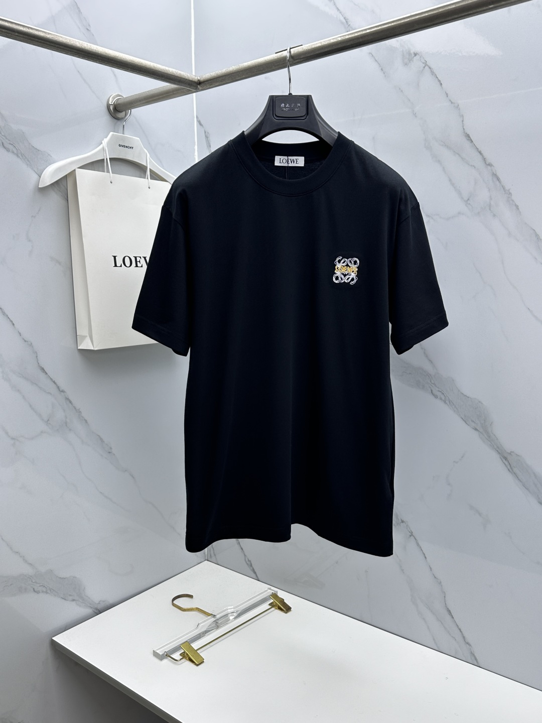 🆕LOEWE罗意威 新款首发专柜最新款短袖圆领T恤 高端订制 设计前卫时尚！品牌logo重工艺设计 高端