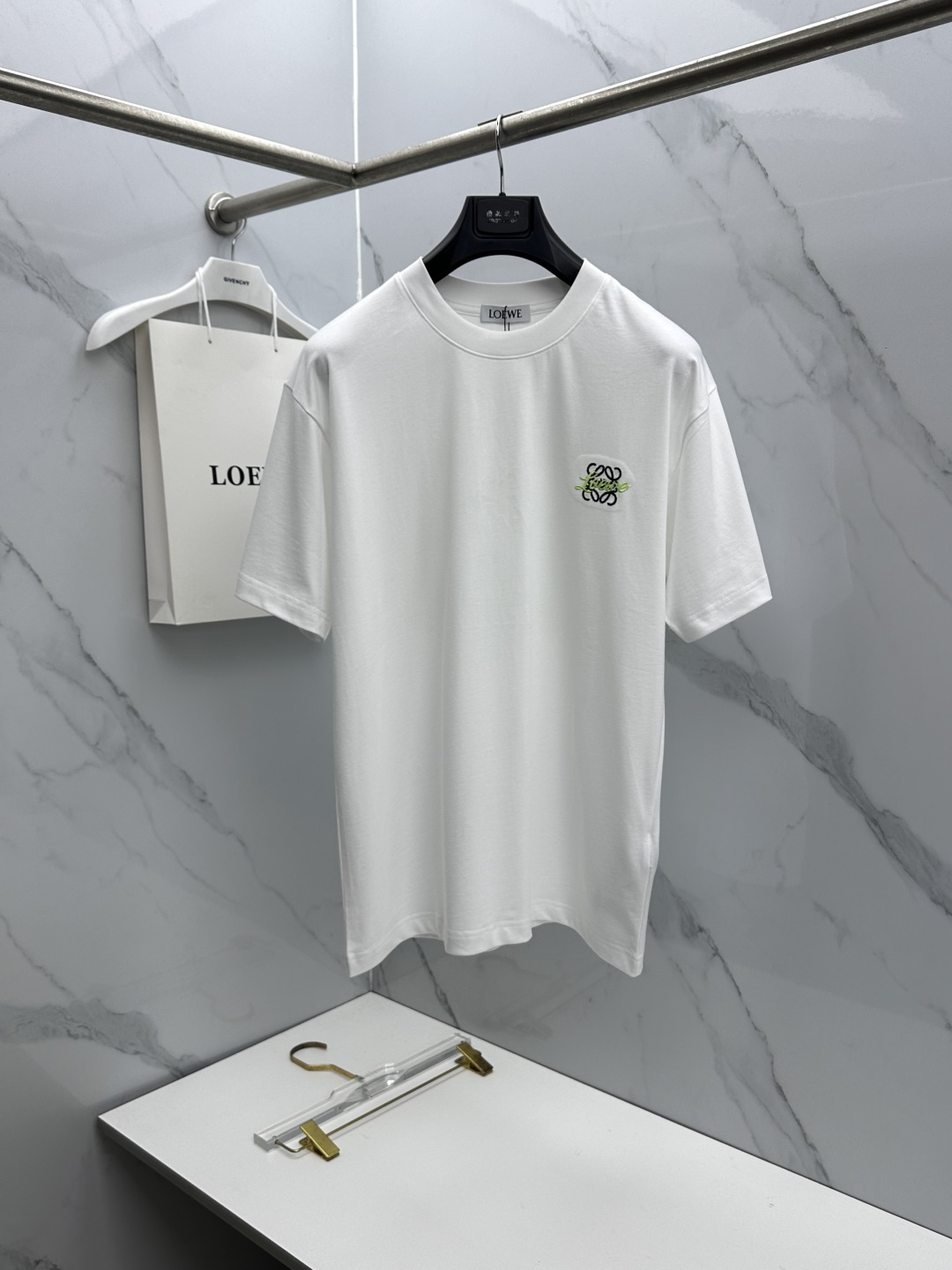 🆕LOEWE罗意威 新款首发专柜最新款短袖圆领T恤 高端订制 设计前卫时尚！品牌logo重工艺设计 高端
