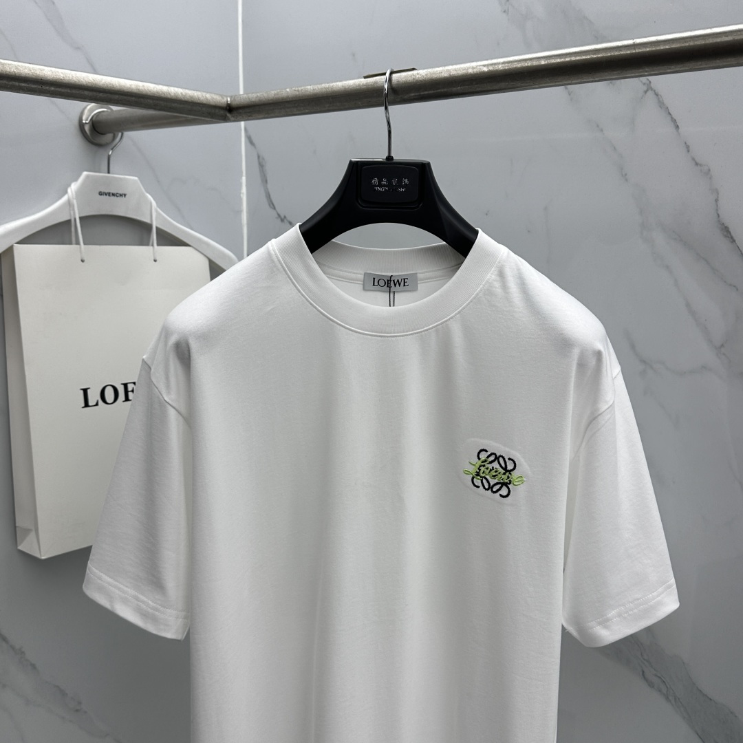 🆕LOEWE罗意威 新款首发专柜最新款短袖圆领T恤 高端订制 设计前卫时尚！品牌logo重工艺设计 高端
