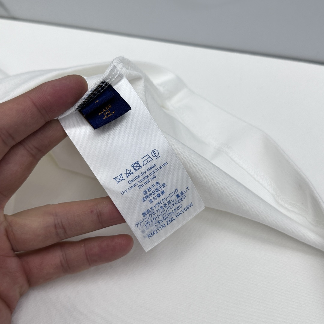 🆕LV路易威登 新款首发专柜最新款短袖圆领T恤 高端订制 设计前卫时尚！品牌logo重工艺设计 高端长绒