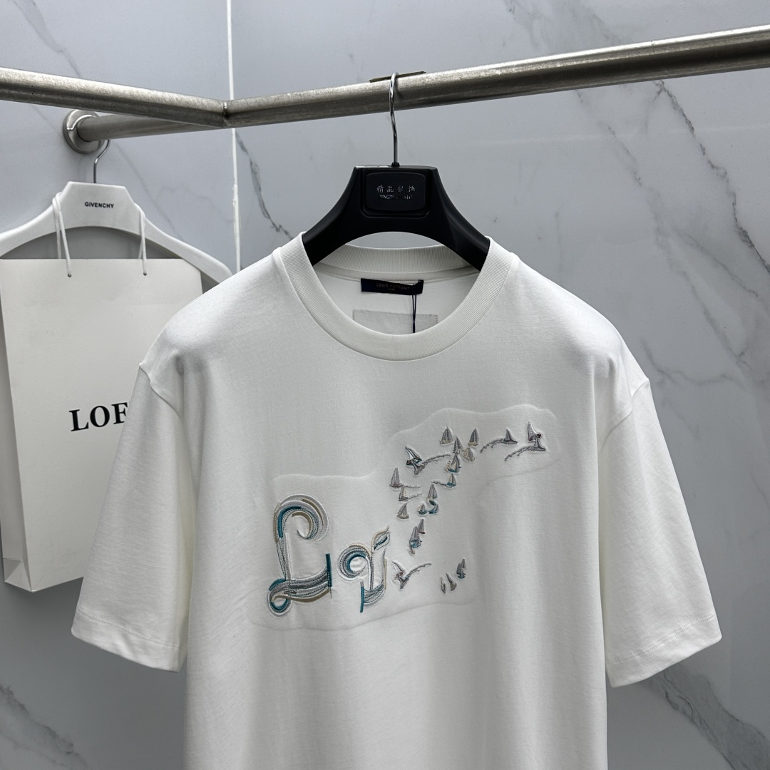 🆕LV路易威登 新款首发专柜最新款短袖圆领T恤 高端订制 设计前卫时尚！品牌logo重工艺设计 高端长绒