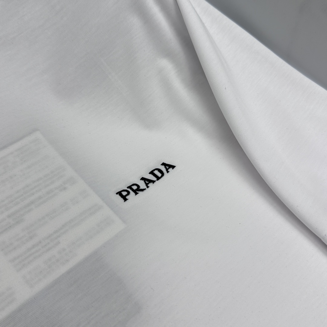 🆕Prada普拉达 春夏新款首发专柜最新款短袖圆领T恤 高端订制 设计前卫时尚！品牌logo工艺设计 定