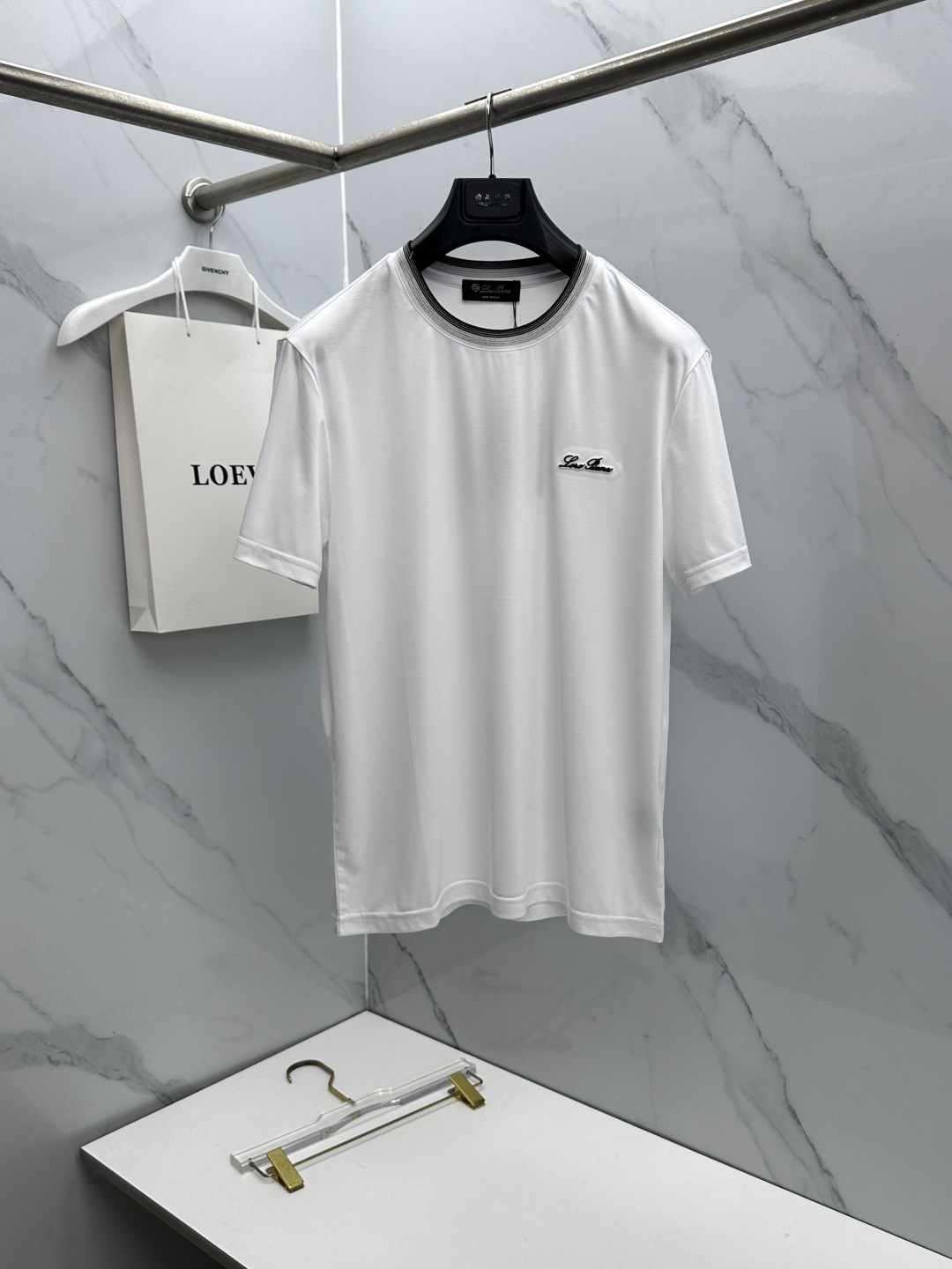 🆕Loro Piana 春夏新款首发专柜最新款短袖圆领T恤 高端订制 设计前卫时尚！品牌logo工艺设计