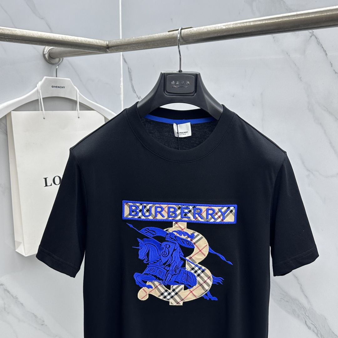 🆕Burberry巴宝莉 2026春夏新款短袖 官网同款T恤，双纱纯棉面料 多元化搭配 迎合眼下时尚前沿