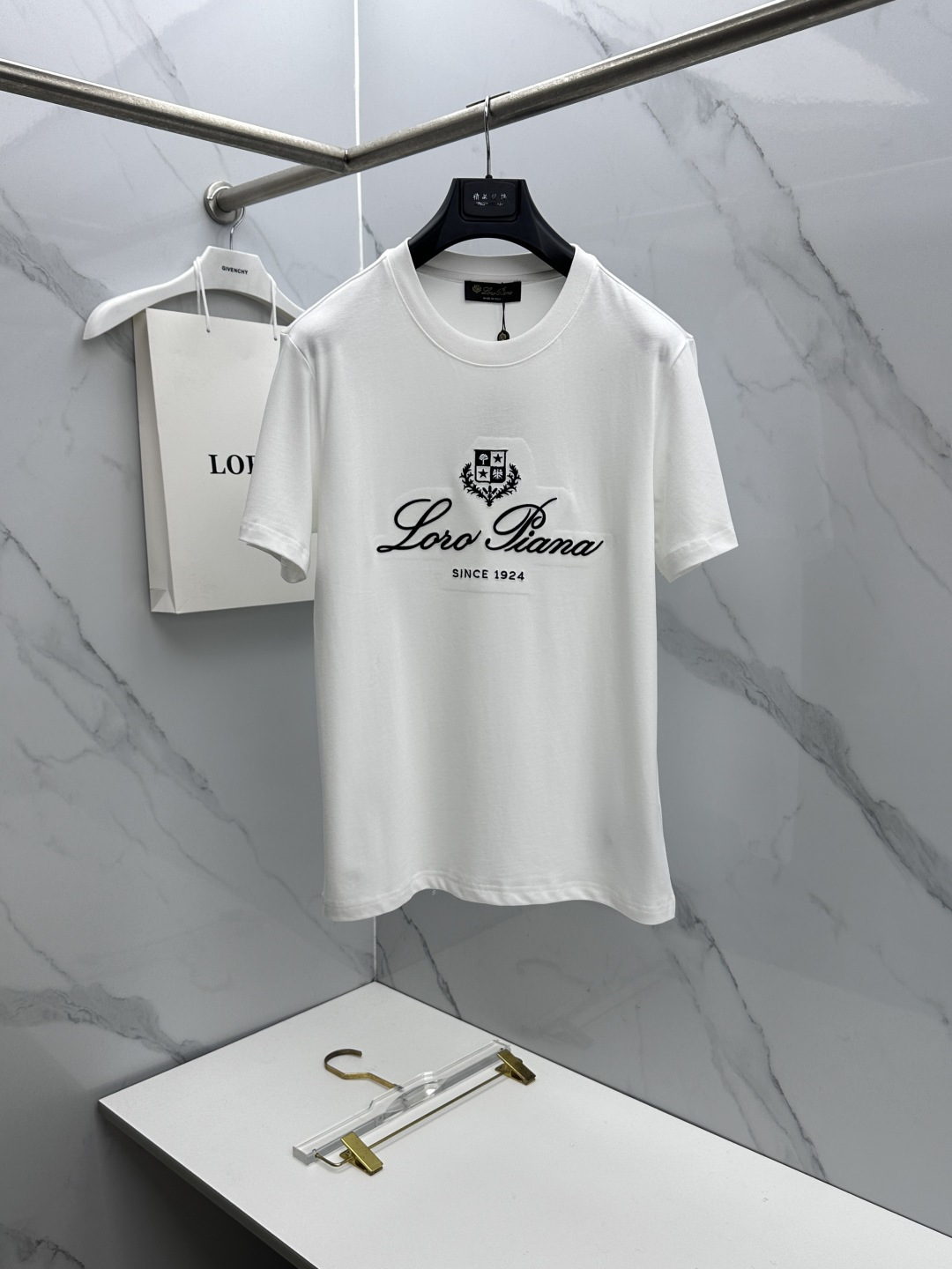 🆕Loro Piana 春夏新款短袖 官网同款T恤，双纱纯棉面料 多元化搭配 迎合眼下时尚前沿的创新趋势