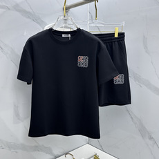🆕LOEWE罗意威 春夏新款套装,男女款 贸易公司渠道稀出,基本每一季都会有它的背影所在,期待着所有潮男 🆕LOEWE罗意威 春夏新款套装,男女款 贸易公司渠道稀出,基本每一季都会有它的背影所在,期待着所有潮男