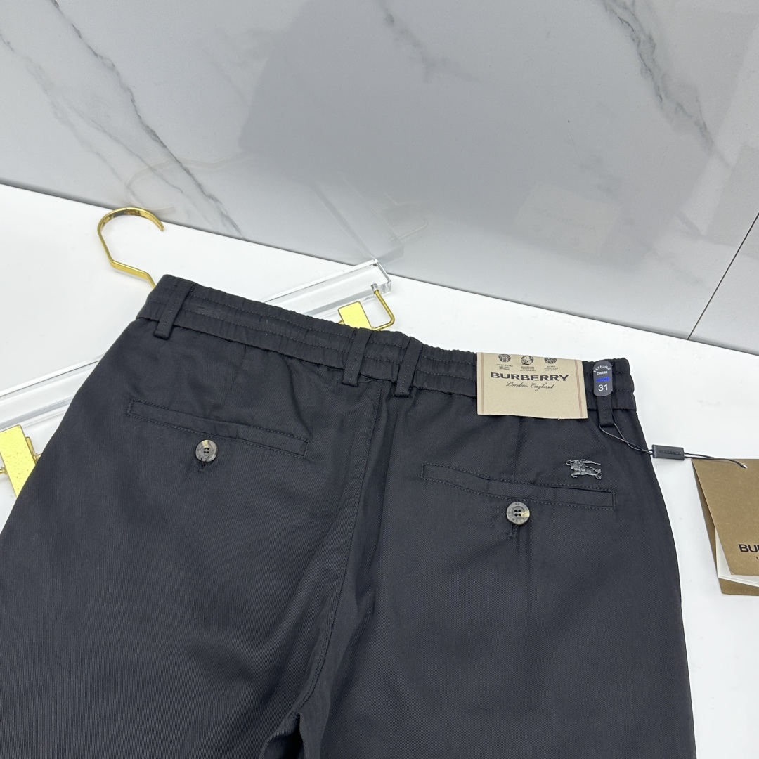 🆕Burberry巴宝莉 春夏新品休闲西裤，官网同步发售，裤身工艺设计，橡筋抽绳裤腰，客供辅料、面料定制