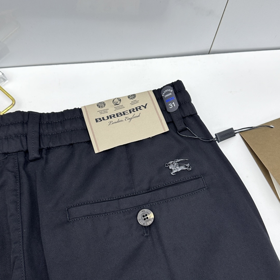 🆕Burberry巴宝莉 春夏新品休闲西裤，官网同步发售，裤身工艺设计，橡筋抽绳裤腰，客供辅料、面料定制