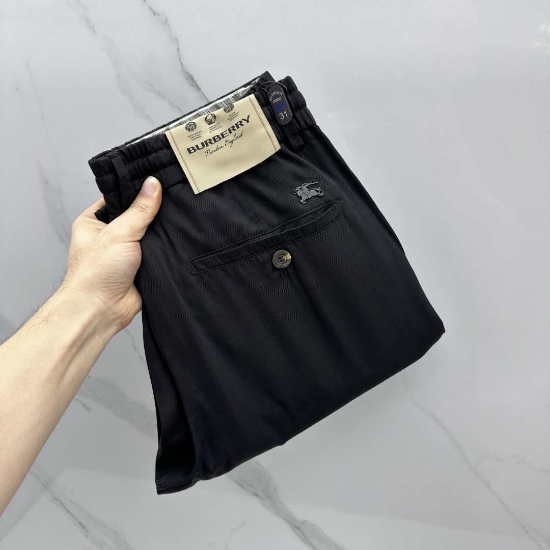 🆕Burberry巴宝莉 春夏新品休闲西裤，官网同步发售，裤身工艺设计，橡筋抽绳裤腰，客供辅料、面料定制