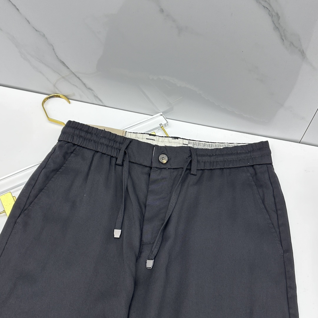 🆕Burberry巴宝莉 春夏新品休闲西裤，官网同步发售，裤身工艺设计，橡筋抽绳裤腰，客供辅料、面料定制