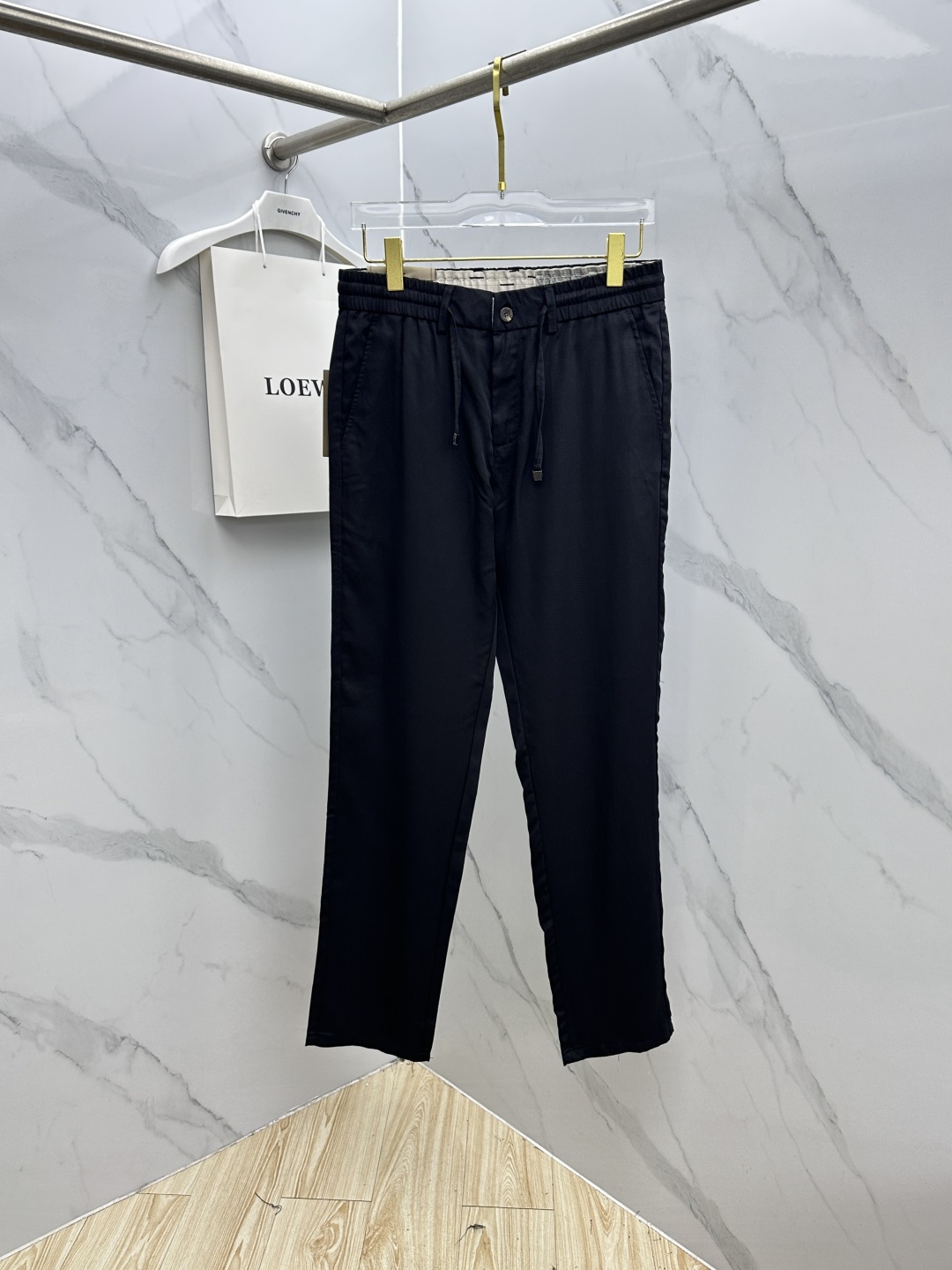 🆕Burberry巴宝莉 春夏新品休闲西裤，官网同步发售，裤身工艺设计，橡筋抽绳裤腰，客供辅料、面料定制