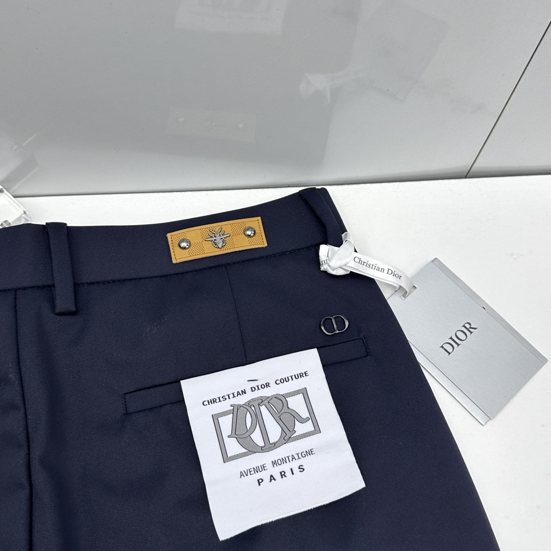 🆕Dior迪奥 春夏新品休闲西裤，官网同步发售，裤身工艺设计，橡筋抽绳裤腰，客供辅料、面料定制，柔软丝滑