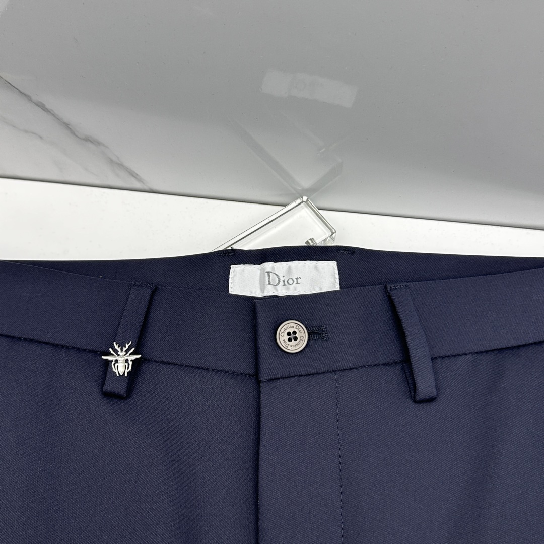 🆕Dior迪奥 春夏新品休闲西裤，官网同步发售，裤身工艺设计，橡筋抽绳裤腰，客供辅料、面料定制，柔软丝滑