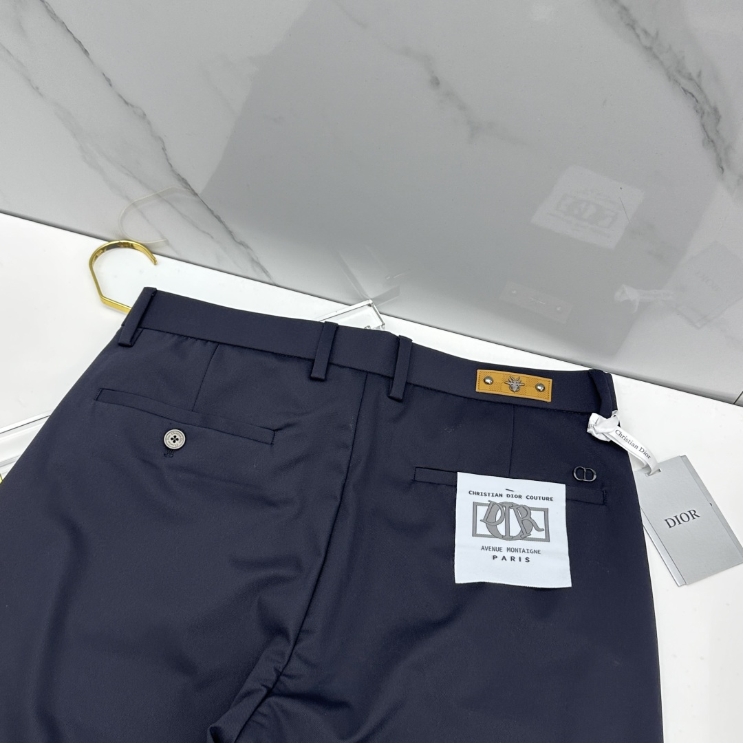 🆕Dior迪奥 春夏新品休闲西裤，官网同步发售，裤身工艺设计，橡筋抽绳裤腰，客供辅料、面料定制，柔软丝滑