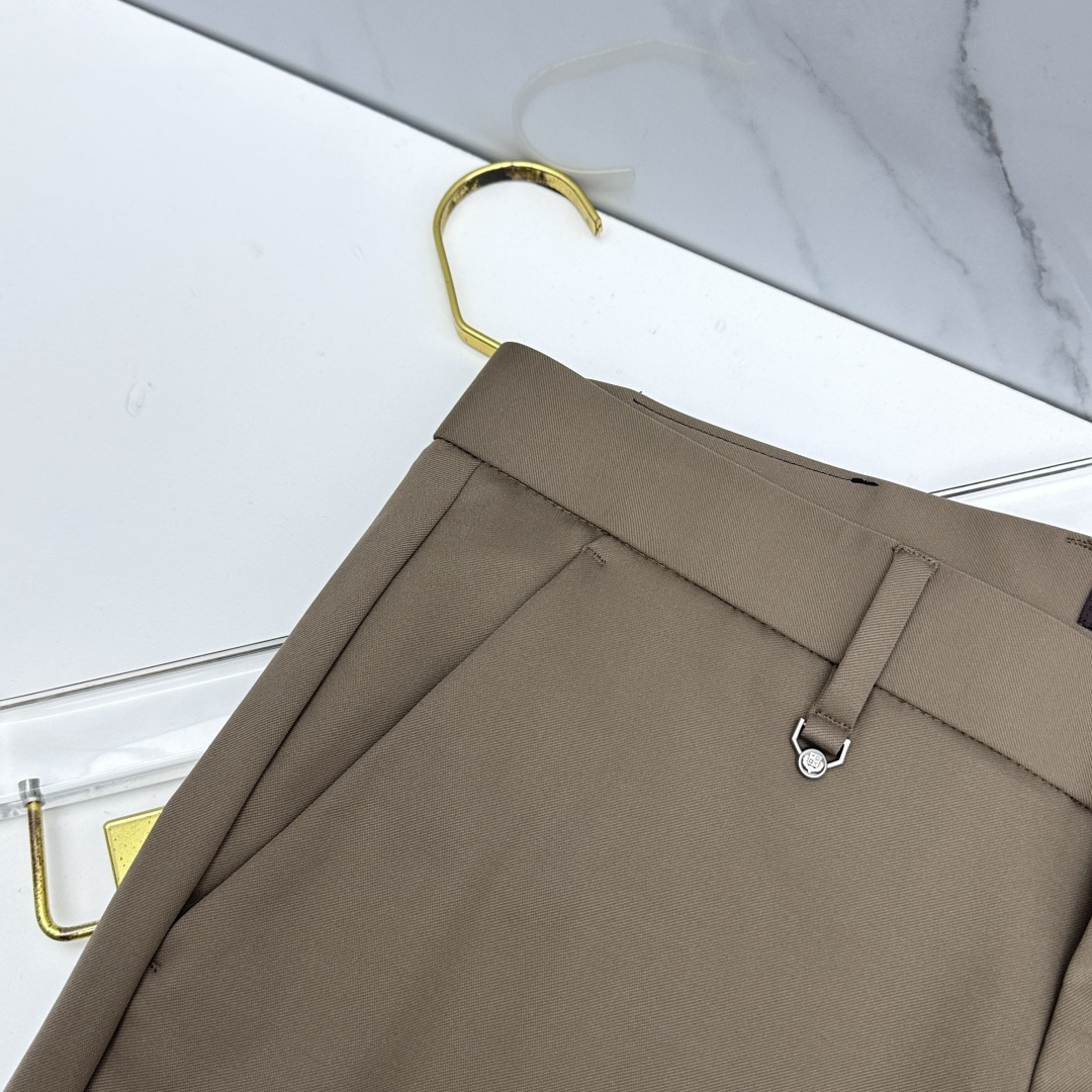 🆕Loro Piana 春夏新品休闲西裤，官网同步发售，裤身工艺设计，客供辅料、面料定制，柔软丝滑，代工