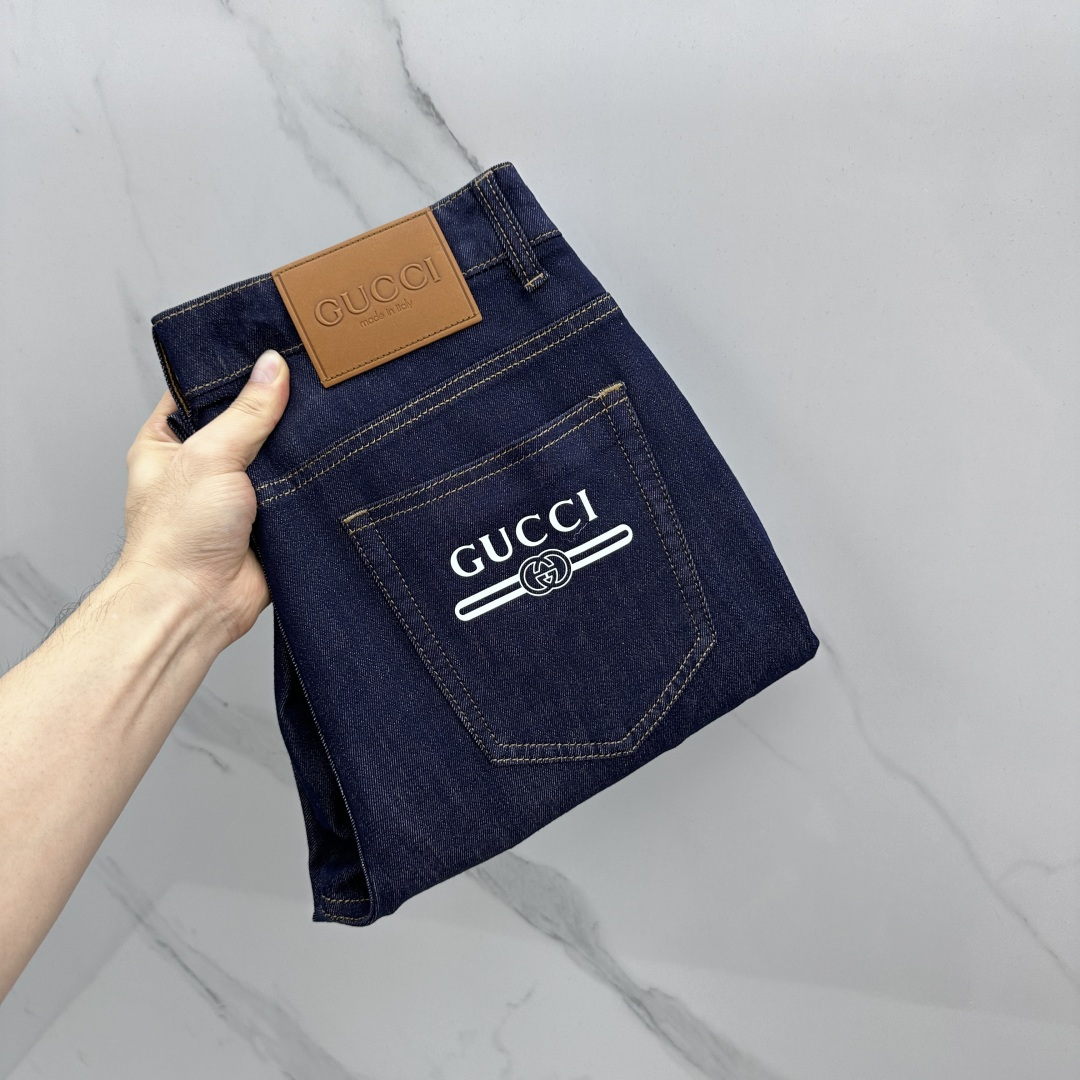 🆕Gucci古驰 2026春夏薄款休闲丹宁牛仔裤，工艺、品质及剪裁设计都堪称一流，经典时尚，硬朗干练的线