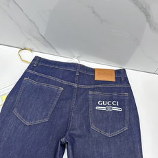 🆕Gucci古驰 2026春夏薄款休闲丹宁牛仔裤,工艺、品质及剪裁设计都堪称一流,经典时尚,硬朗干练的线 🆕Gucci古驰 2026春夏薄款休闲丹宁牛仔裤,工艺、品质及剪裁设计都堪称一流,经典时尚,硬朗干练的线