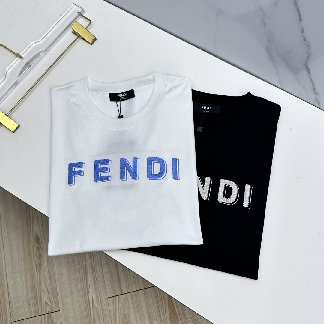 🆕Fendi芬迪 新款首发专柜最新款短袖圆领T恤 高端订制 胸前logo设计 高定面料.手感柔软.穿着舒