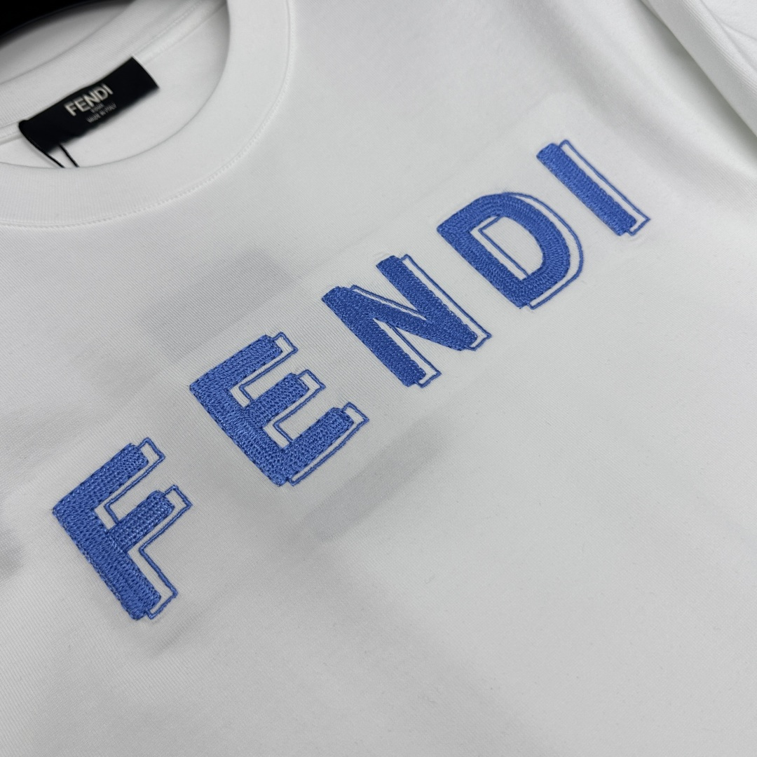 🆕Fendi芬迪 新款首发专柜最新款短袖圆领T恤 高端订制 胸前logo设计 高定面料.手感柔软.穿着舒