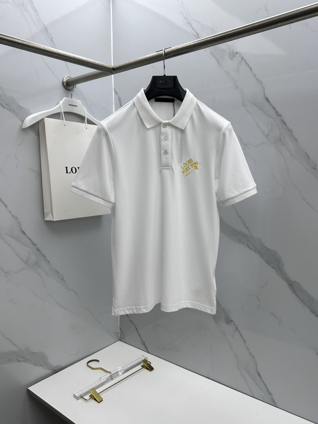 🆕LV路易威登 春夏新款翻领Polo衫短袖 简洁时尚百搭 标志性logo 吸睛显瘦 定制进口珠地棉面料 