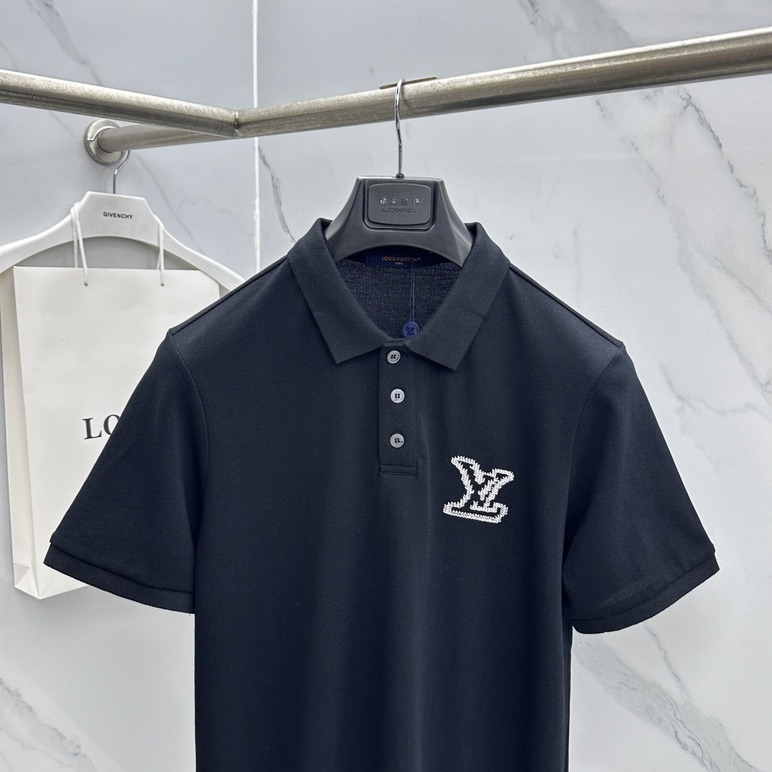 🆕LV路易威登 春夏新款翻领Polo衫短袖 简洁时尚百搭 标志性logo 吸睛显瘦 定制进口珠地棉面料 