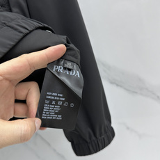 🆕Prada普拉达 春夏新款男士轻薄防晒套装。定制速干面料 结合凉感涂层体感清凉不闷热,出汗后速干,适合 🆕Prada普拉达 春夏新款男士轻薄防晒套装。定制速干面料 结合凉感涂层体感清凉不闷热,出汗后速干,适合