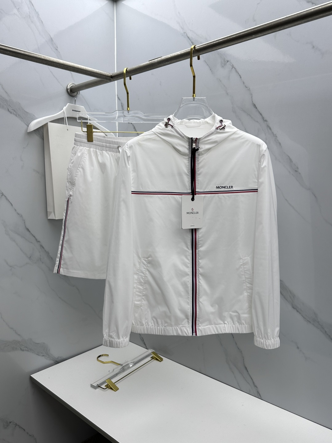 🆕Moncler蒙口 春夏新款男士轻薄防晒套装。定制速干面料 结合凉感涂层体感清凉不闷热，出汗后速干，适