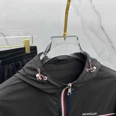 🆕Moncler蒙口 春夏新款男士轻薄防晒套装。定制速干面料 结合凉感涂层体感清凉不闷热,出汗后速干,适 🆕Moncler蒙口 春夏新款男士轻薄防晒套装。定制速干面料 结合凉感涂层体感清凉不闷热,出汗后速干,适