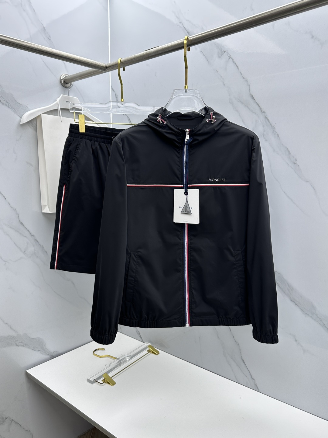 🆕Moncler蒙口 春夏新款男士轻薄防晒套装。定制速干面料 结合凉感涂层体感清凉不闷热，出汗后速干，适