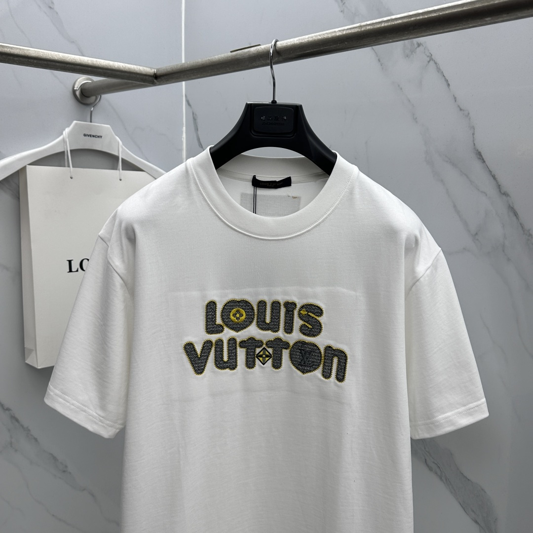 🆕LV路易威登 新款首发专柜最新款短袖圆领T恤 高端订制 胸前logo精美绣花 高定面料.手感柔软.穿着