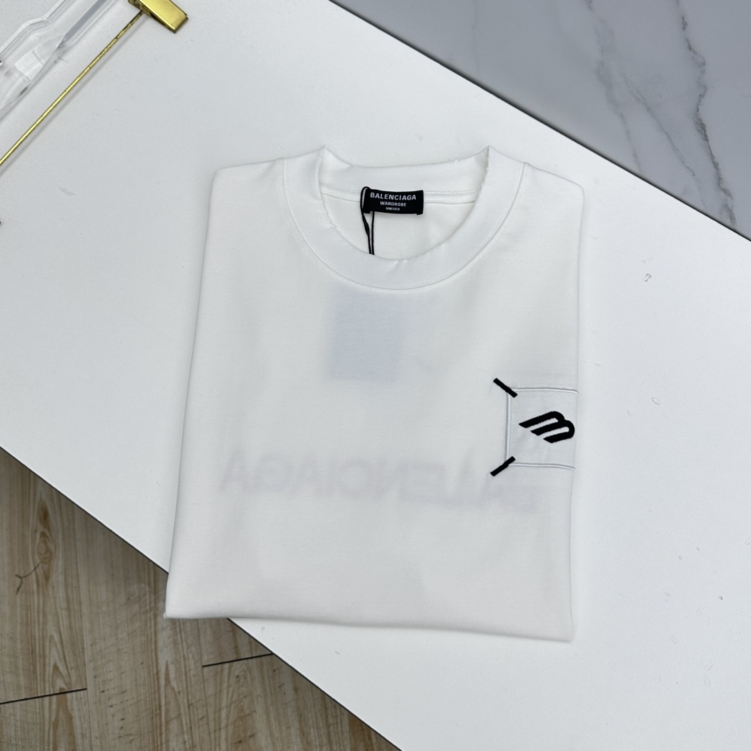 ￼  🆕Balenciaga巴黎世家 新款首发专柜最新款短袖圆领T恤 高端订制 胸前logo刺绣个性 高