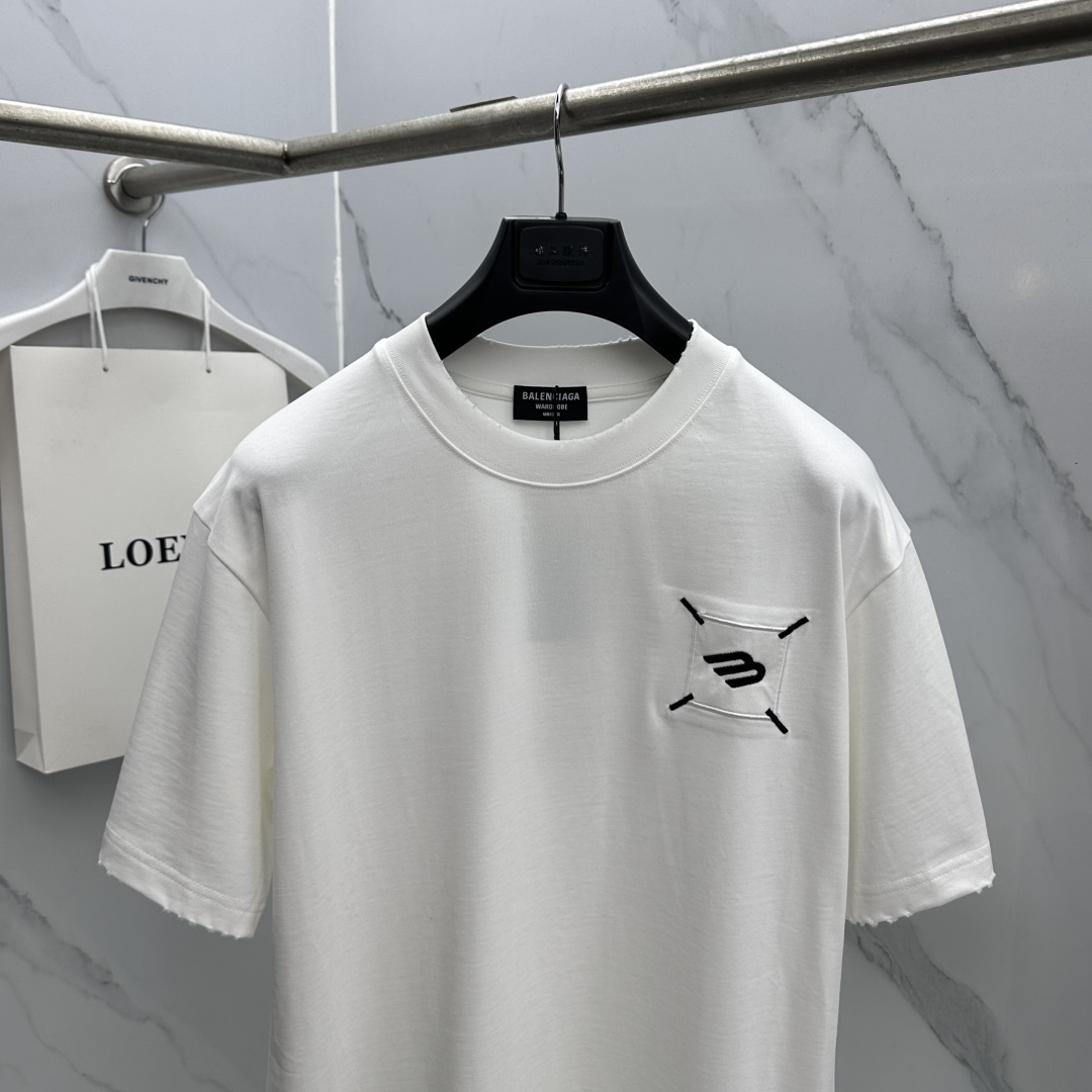 ￼  🆕Balenciaga巴黎世家 新款首发专柜最新款短袖圆领T恤 高端订制 胸前logo刺绣个性 高