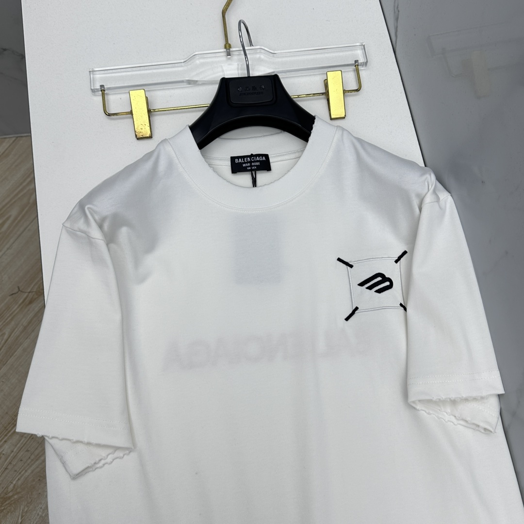 ￼  🆕Balenciaga巴黎世家 新款首发专柜最新款短袖圆领T恤 高端订制 胸前logo刺绣个性 高