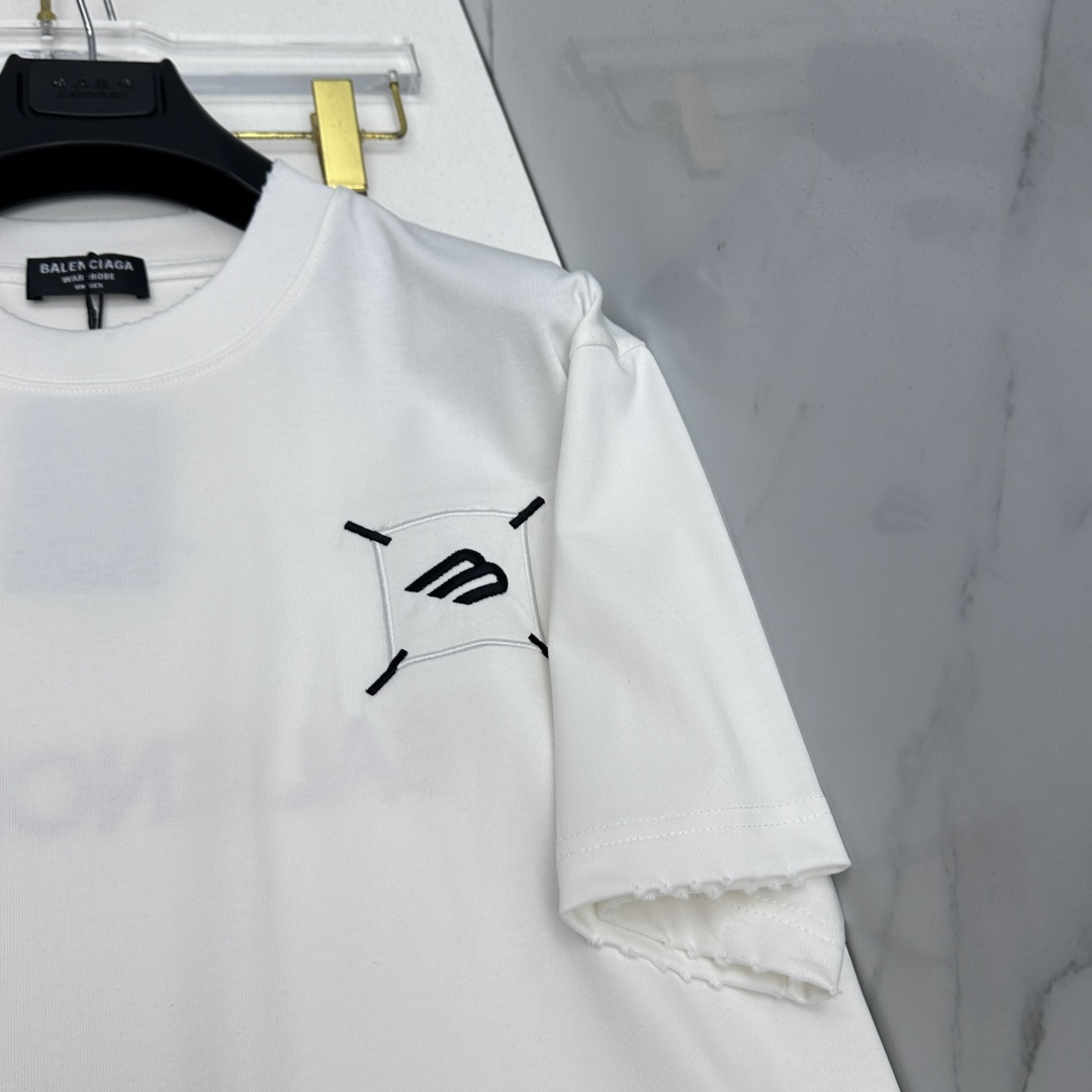 ￼  🆕Balenciaga巴黎世家 新款首发专柜最新款短袖圆领T恤 高端订制 胸前logo刺绣个性 高