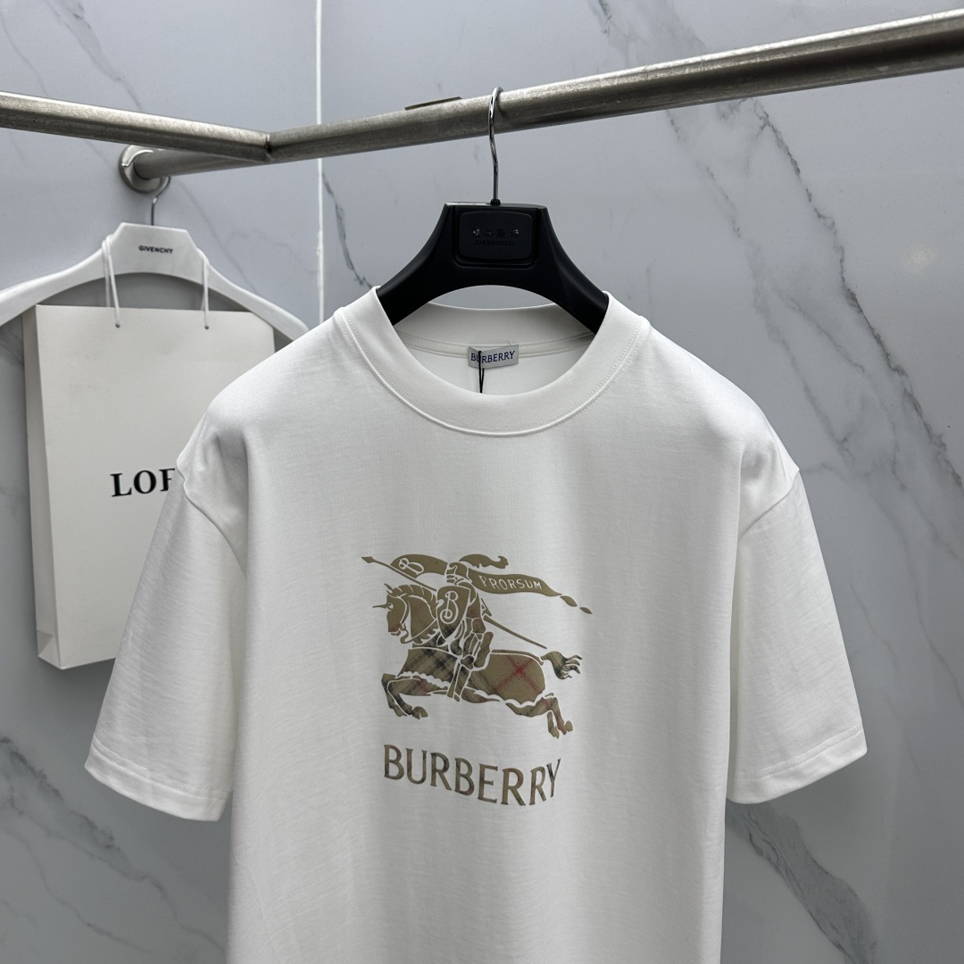 🆕Burberry巴宝莉 新款首发专柜最新款短袖圆领T恤 高端订制 胸前logo 高定纯棉面料.手感柔软