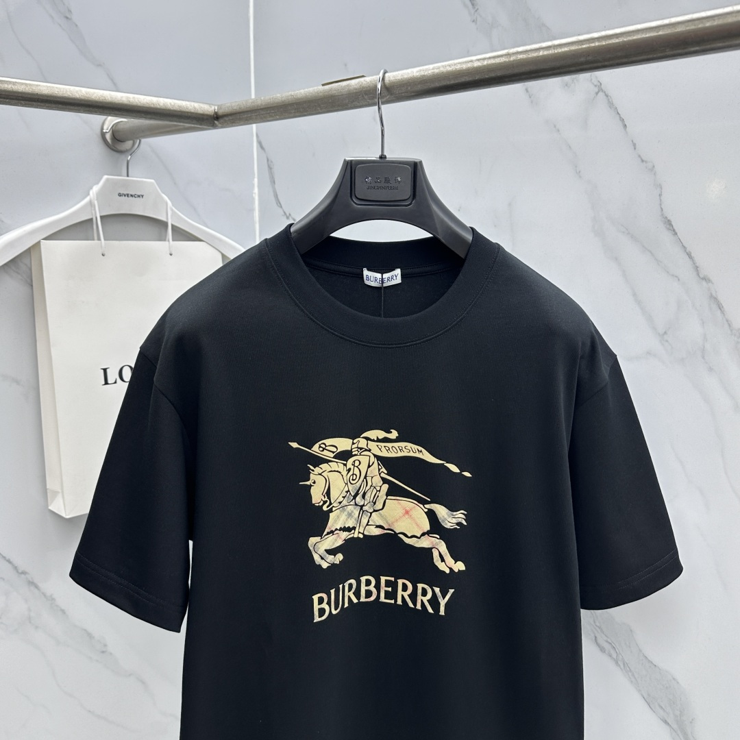 🆕Burberry巴宝莉 新款首发专柜最新款短袖圆领T恤 高端订制 胸前logo 高定纯棉面料.手感柔软